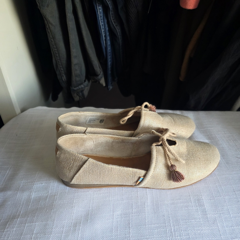Toms Beige Canvas Loafers - Picture 3 of 7